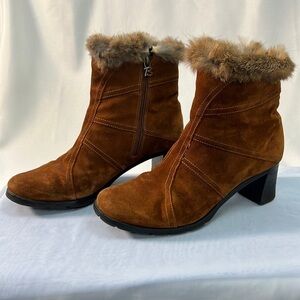 Brilliant Waterproof suede brown ankle boots with faux fur trim, rubber sole 10